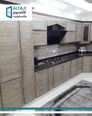 تنفيذ جميع الأعمال المتعلقه بالزجاج والالمنيوم والسيكوريت والفولدنج بالاضافه الى الصيانه