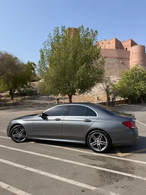 مرسدس E300 كلين تايتل بدون حوادث نظيف جدا استخدام نسائي (المستخدم الاول)