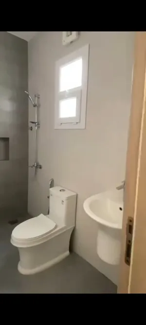 شقة جديدة ومكيفة للبيع