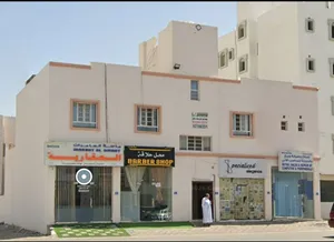للبيع بناية تجارية ف العامرات النهضة البريد جنب المحكمة مكونة من طابقين مؤجرة بالكامل