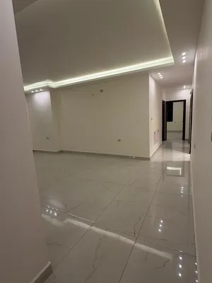 شقه فاخرة للبيع بالجندويل الطابق الثالث