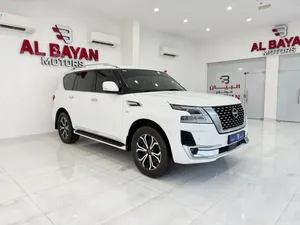 نيسان باترول تيتانيوم V8 ابيض/ زعفراني 2023 (خليجي)