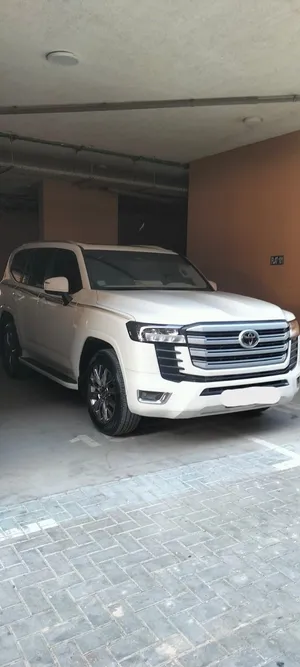 Toyota Land Cruiser LC300 GXR 2026 – Excellent Condition