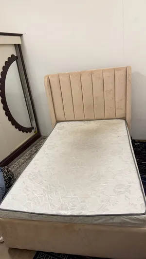 سرير للبيع