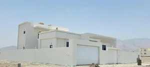 بيت ف وسط منازل وجميل من طابق وغرفه فوق
