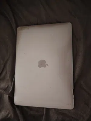 Apple Macbook air ماك بوك اير سعة512 لون ذهبي