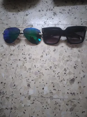 نظاره شمسيه عدد 2 وحده نوعvL إيطالي وثانيه ريبال ومفور على زجاجه اسمها بس انا حاط اصبعي في مكان ناقص