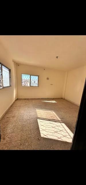 للبيع عمارة سكنية في الزرقاء بسعر مغري جدآ