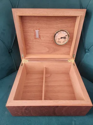 Cadillac Luxury Wooden Cigar Humidor - Burr Wood Finish with Spanish Cedar