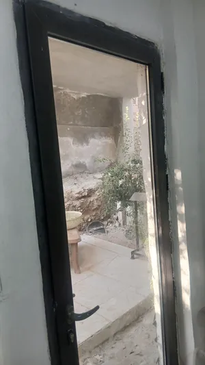 باب اللمنيوم وقزاز ثقيل بسعر 40 دينار