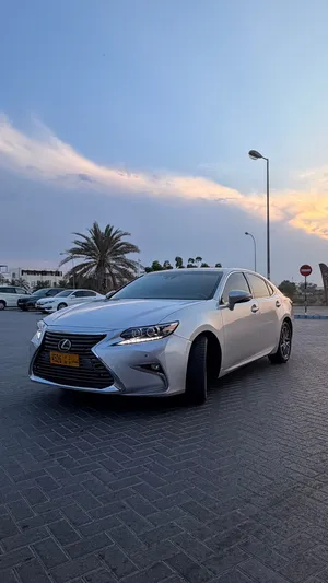 لكزس ES 350 سيارة ما عليها كلام  صرفية ممتازة
