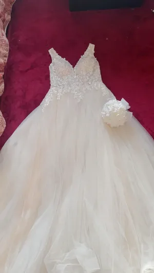 فستان زفاف انيق