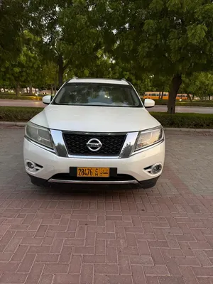 Used Nissan Pathfinder in Al Dakhiliya