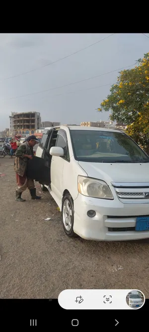 تيوتا نوها 2005