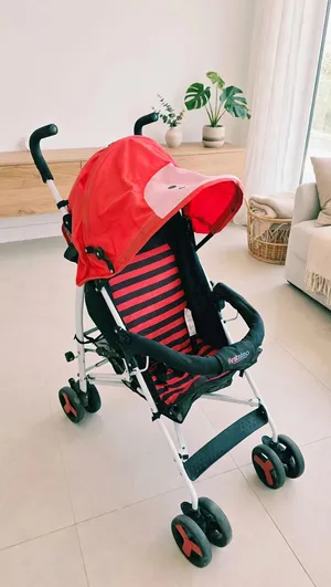 للبيع عرابة أطفال براندFirst step المعروفه بحالة جيدة، وقابلة للطي لسهولة التخزين والحمل