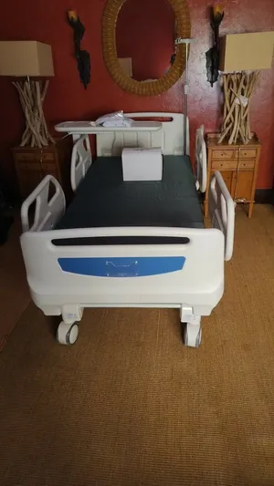 سرير طبي جديد غير مستخدم