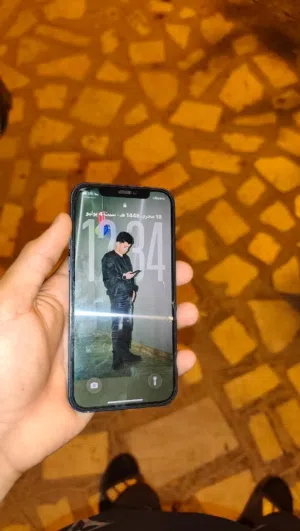 أيفون 12 عادي حالة ممتازة