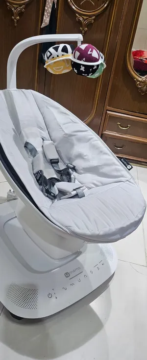 4 Moms Baby Swing on Excellent Condition