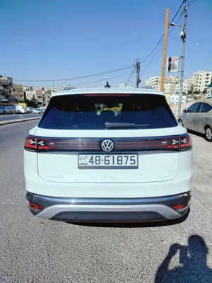 فولكسفاغن 2021 +ID.6Cross Pure لون أبيض