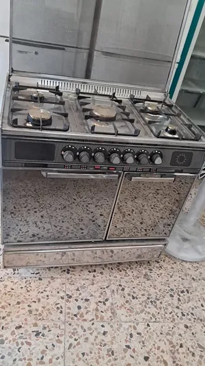 غاز يونيفرسال 90*60جرة داخلية بحالة وكالة ممتاز مفتاحين لتشغيل فرنين مع بعضهما