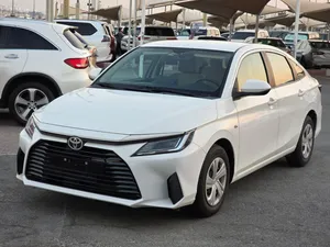 تويوتا ياريس 1.5 l مواصفات خليجيه بدون حوادث شاشه تحكم مقود مرايا كهرباء