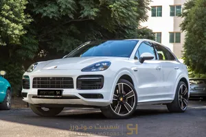 Porsche Cayenne plug in hybrid 2021