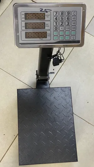 ميزان الكتروني شركه Price scale جوده ممتازه يوجد به شاحن للبطاريه يوزن 200kg