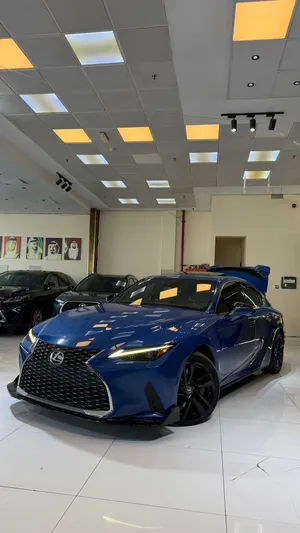 لكزس IS300 V6 3.5 L فول كامل اعلى مواصفات داخلية باللون الاحمر