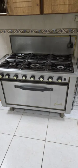 للبيع طباخ فرن غاز فاميليا ايطالي 6 عيون كبير