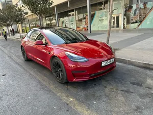 تيسلا 2202 فحص كامل للبيع كاش موديل 3 ستاندر  بدها صيانة خفيفة بس فيها كحتات بسيطة بالدهان بولش بكفي