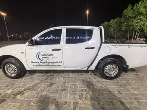 للبيع ميتسوبيشي L200 موديل 2015