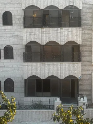 شبابيك المنيوم ابواب خشب بحال الوكاله