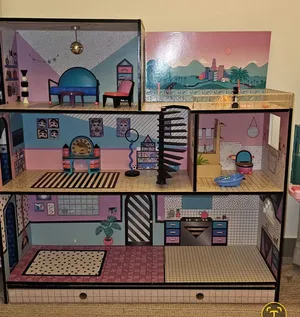 L.O.L. doll house