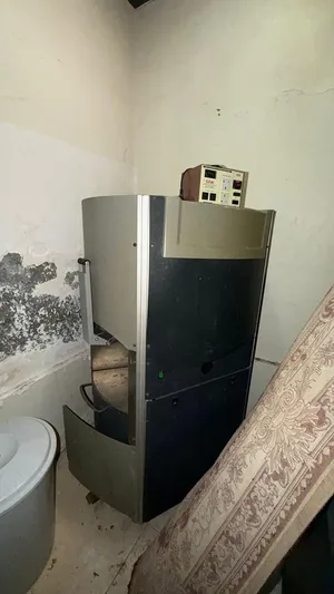 للبيع مكسر وخلاط الوان صباغ . استعمال خفيف.For sale: Lightly used paint mixer and colorant blender f