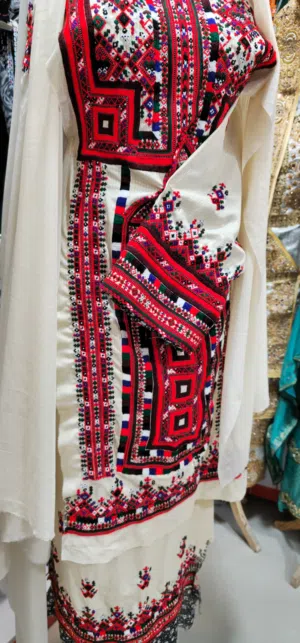 لبسات بلوشي