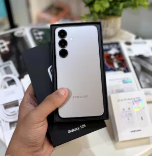 عرض خااص : Samsung S25 - 256gb هاتف نظيف جدا بحالة الوكالة بدون اي شموخ أو مشاكل مع ضمان و ملحقات