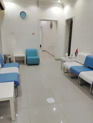 مركز طبي وصيدلية أعشاب للبيع