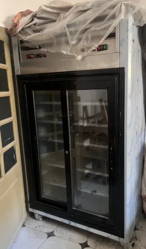 ثلاجه صيدليه عرض