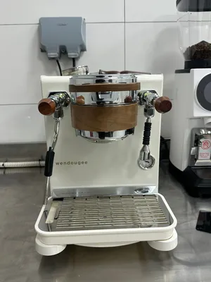 Wendougee Data S Machine original price 1300 OMR full warranty available for 1 year