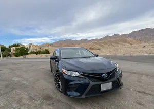 تويوتا كامري se هايبرد 2020 - 85 الف كم - بطارية ليثيوم - بحالة الوكالة -للبيع Toyota camry se 2020