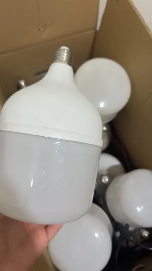 لمبات بيضاء