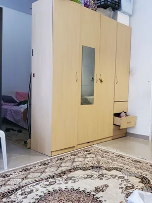 كبت 4 أبواب نظيف وبحالة جيدة جدآ لا يوجد به أي كسور