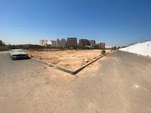 أرض في عين زاره بجوار جامعة ناصر