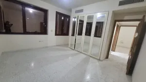 Unfurnished Yearly in Abu Dhabi Al Najda Street