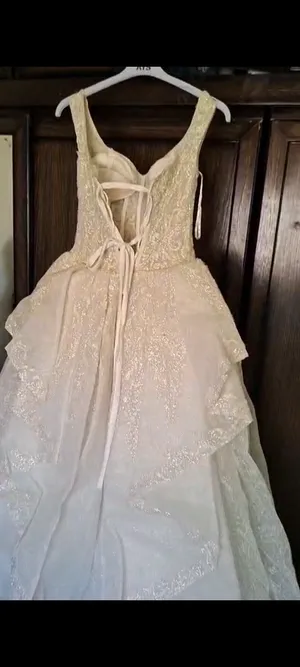 فستان زفاف عروس ابيض