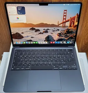 للبيع MacBook Air M2 13 inch/256SSD/16Ram لون سما الليل كالجديد بالكرتون