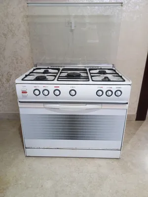 فرن غاز إيطالي 5 مشاعل بحالة جيدة