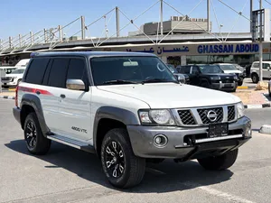 Nissan petrol super Safari full option manual gear no accident no paint kilometer 202,000km