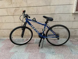 دراجة جبلية (Mountain Bike) من شركة Huffy الأمريكية،
