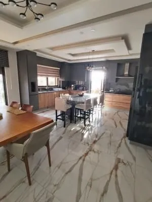 شقة مميزة للبيع في ام السماق